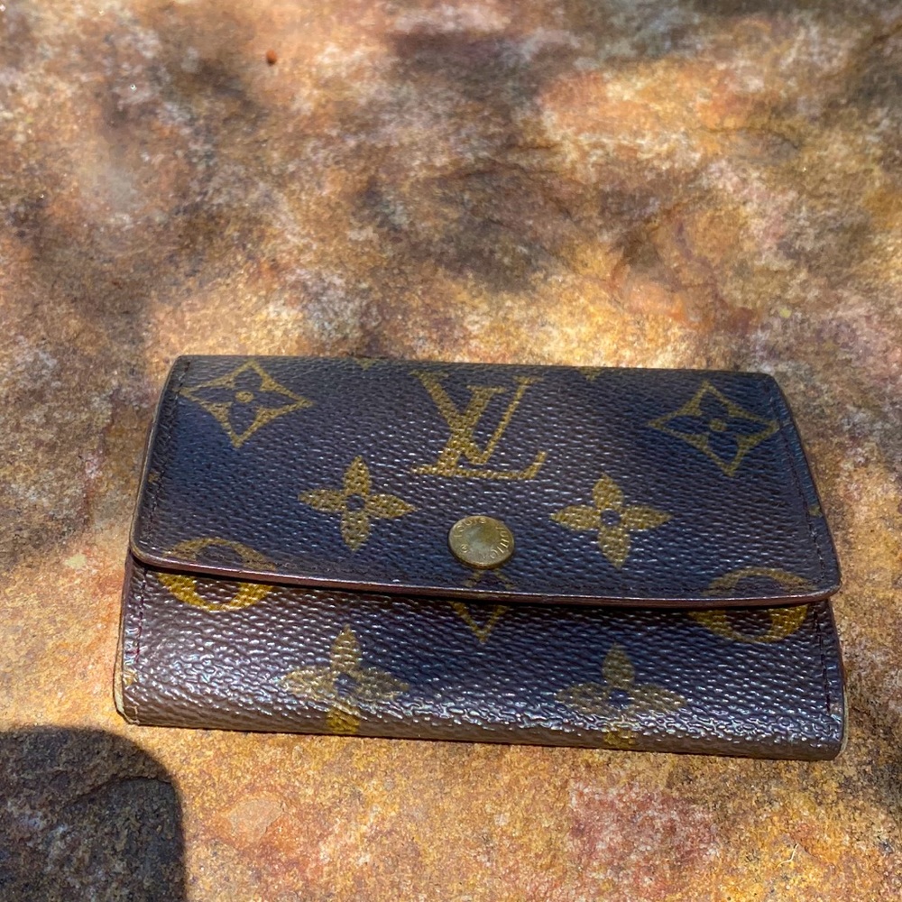 Epic purse auth  Louis Vuitton monogram LV key case keyring travel case